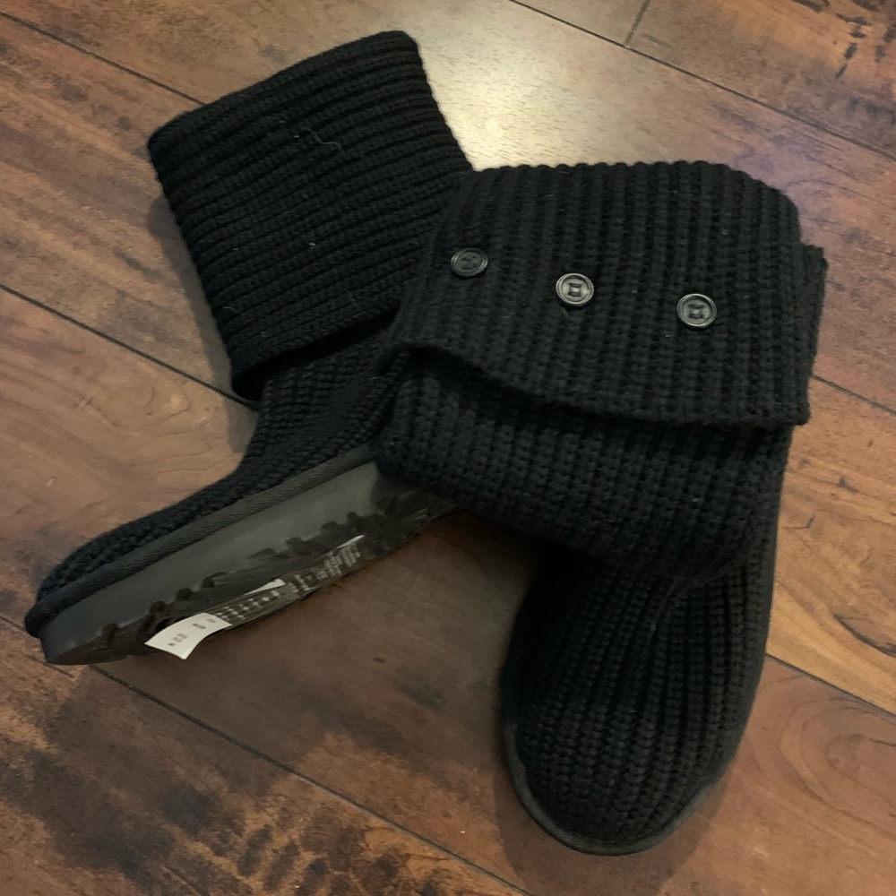 Never worn Women’s knitted Uggs